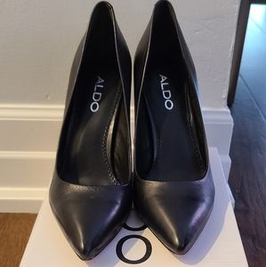 Aldo leather pumps, size 8
